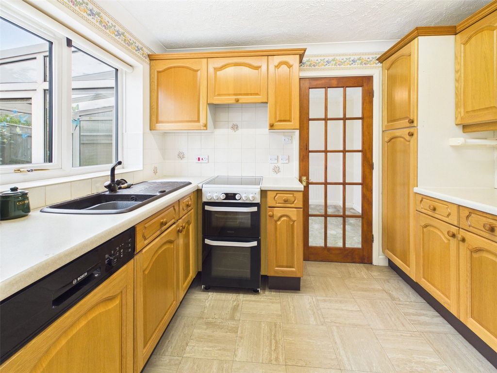 Property photo 2 of 17 Picture No. 12