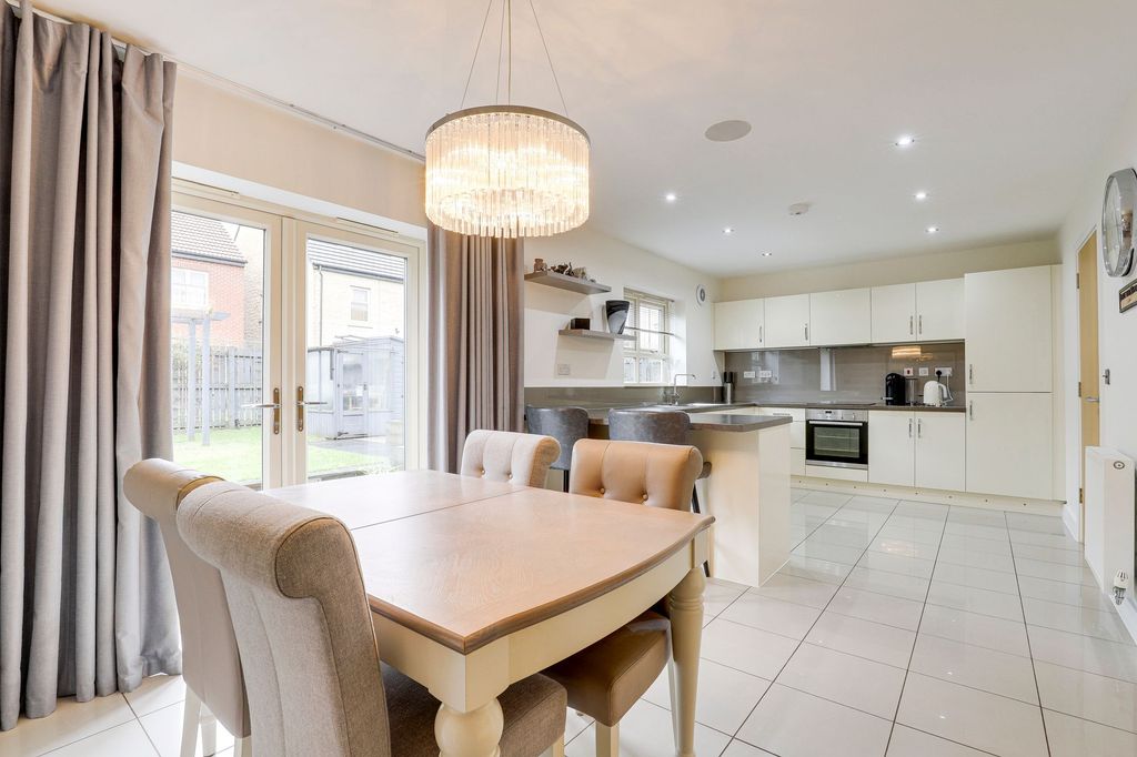 Property photo 2 of 34