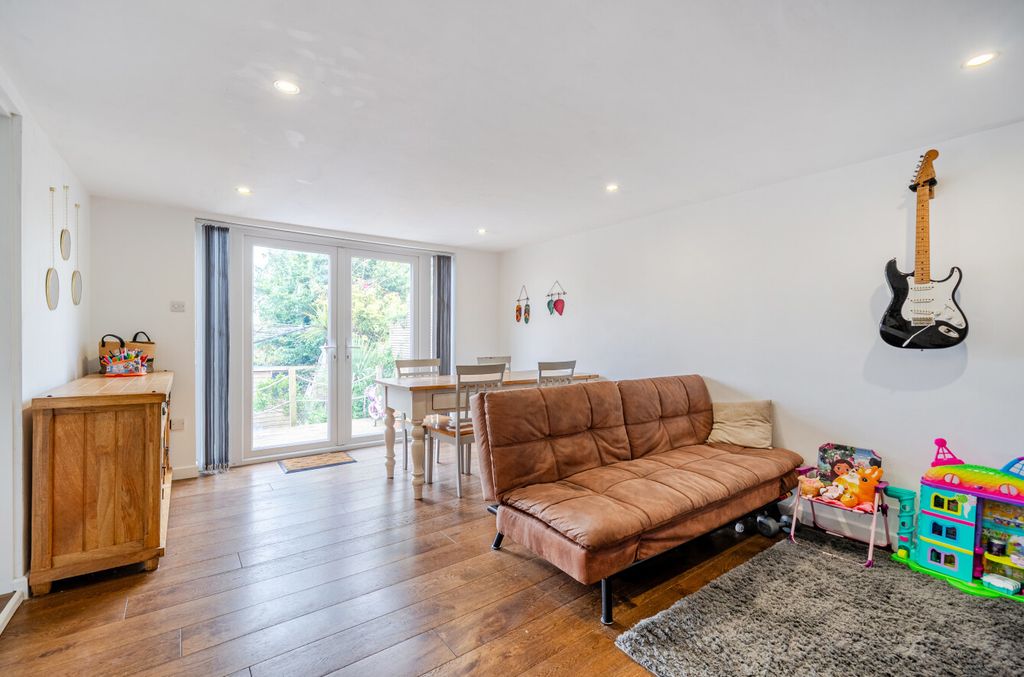 Property photo 2 of 18 1479460-1-6A33F82...