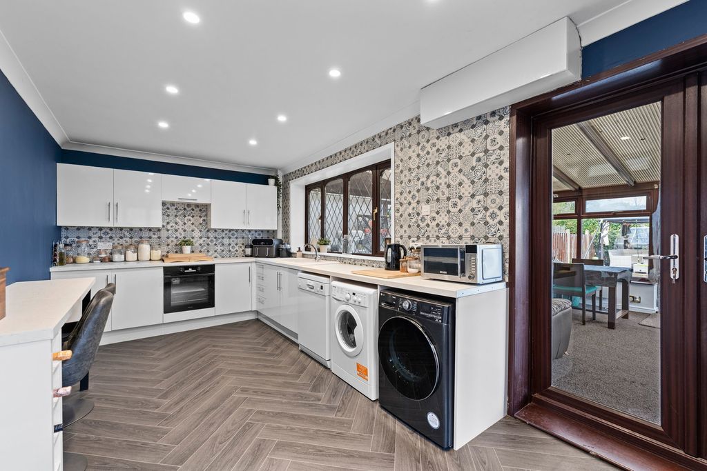 Property photo 2 of 26