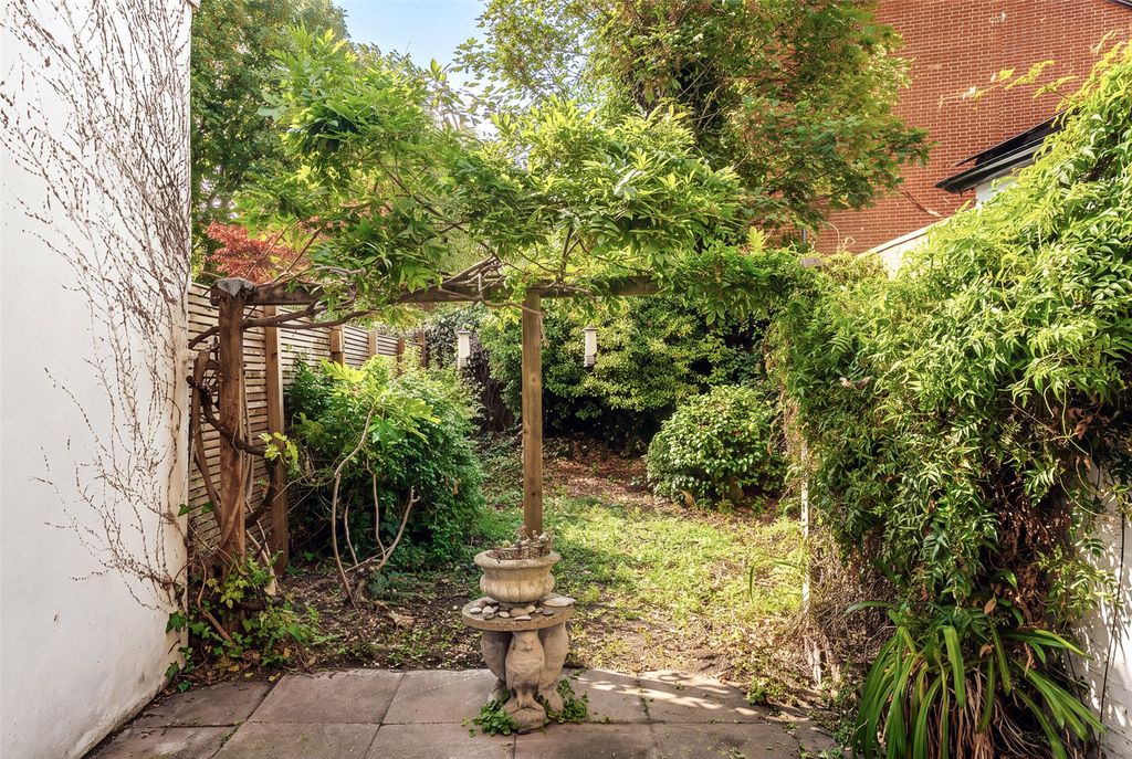 Property photo 3 of 10 Garden