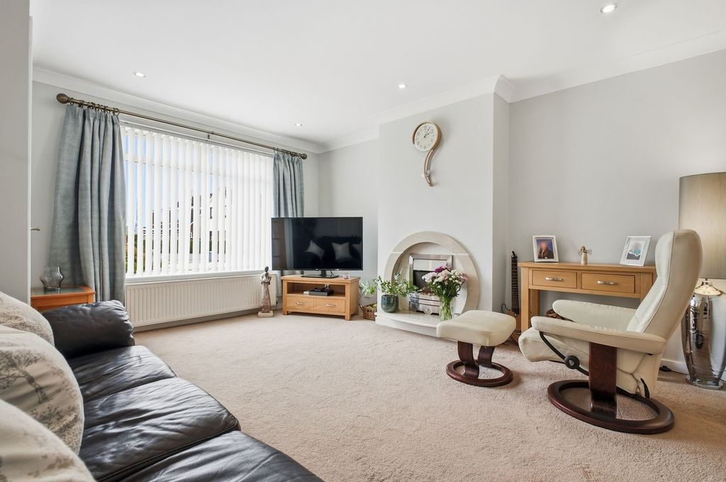 Property photo 2 of 30