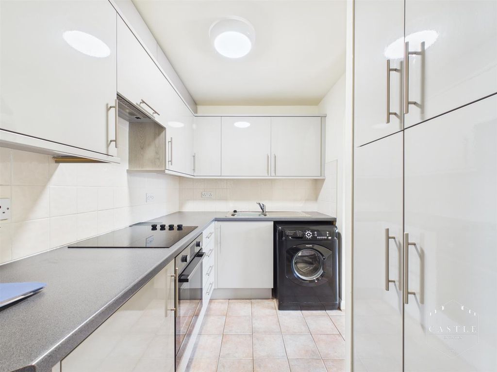 Property photo 3 of 14 Kitchen