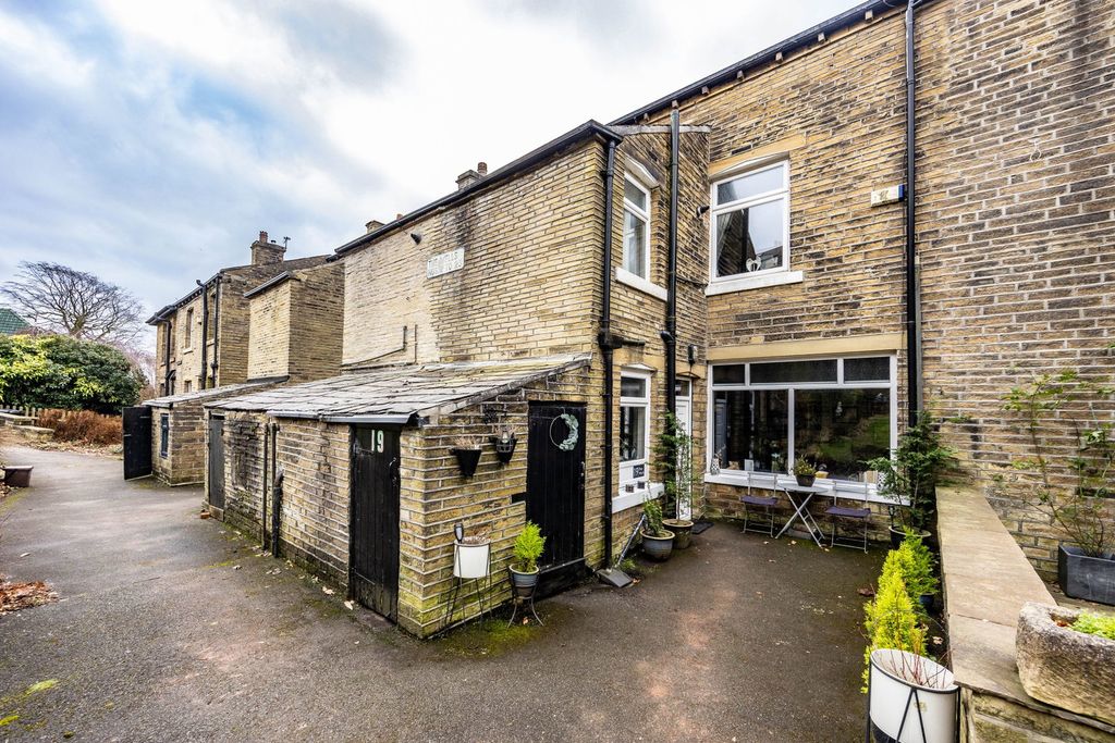 Property photo 1 of 37