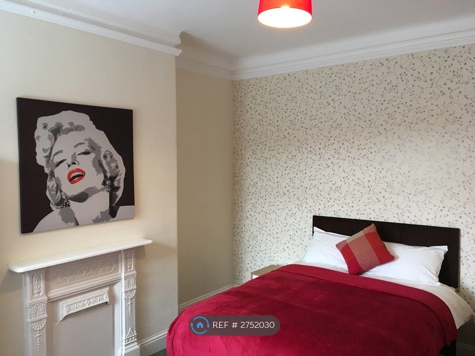 Property photo 1 of 13 Room 3