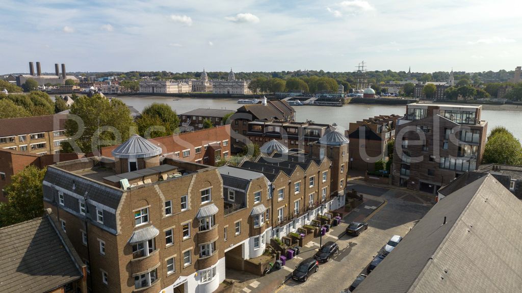 Property photo 3 of 62