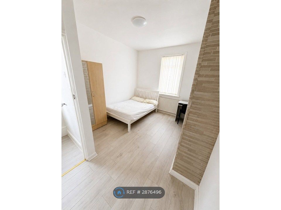 Property photo 1 of 11 Room 3 Ensuite