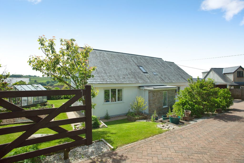 Property photo 2 of 23