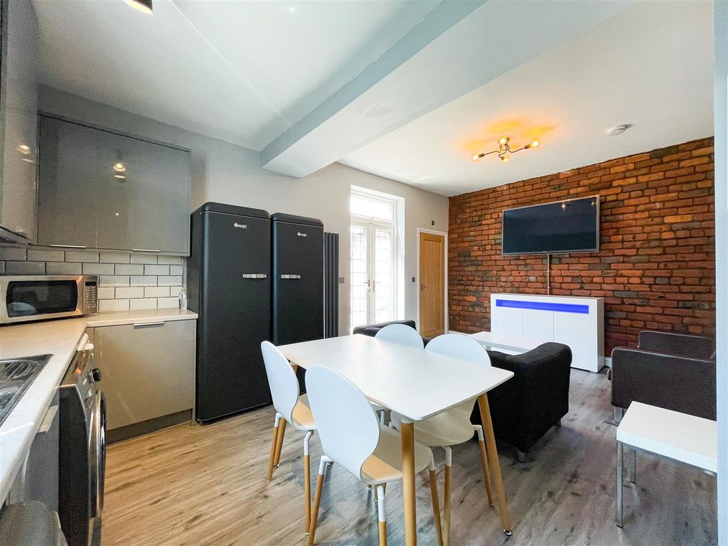 Property photo 3 of 16 22 Filey Street-8.Jpg