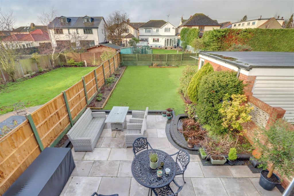 Property photo 2 of 19 35 Swan Lane New Ip-13.Jpg