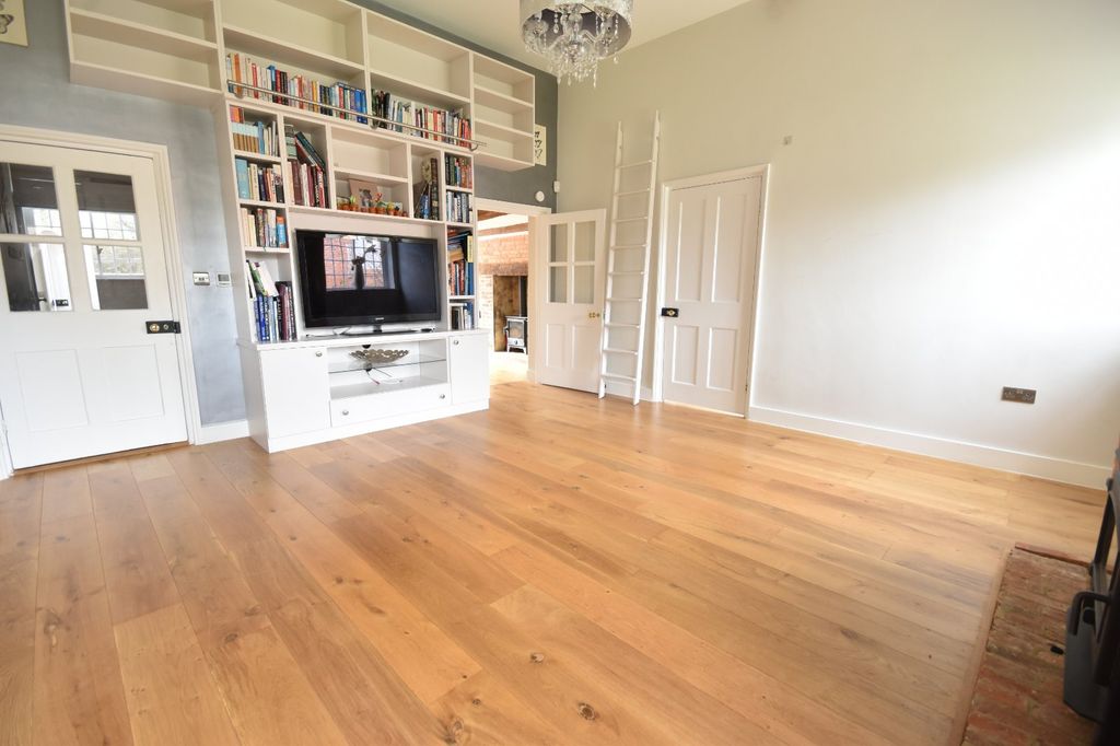 Property photo 2 of 37 Picture No. 34