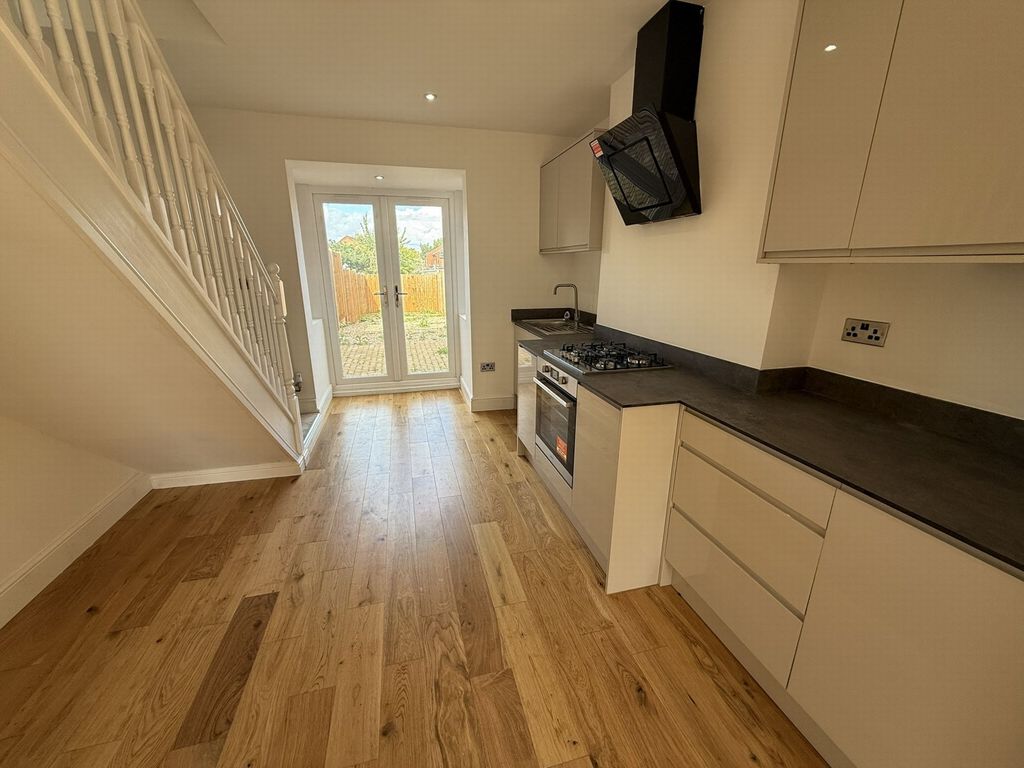 Property photo 3 of 7 Kitchen