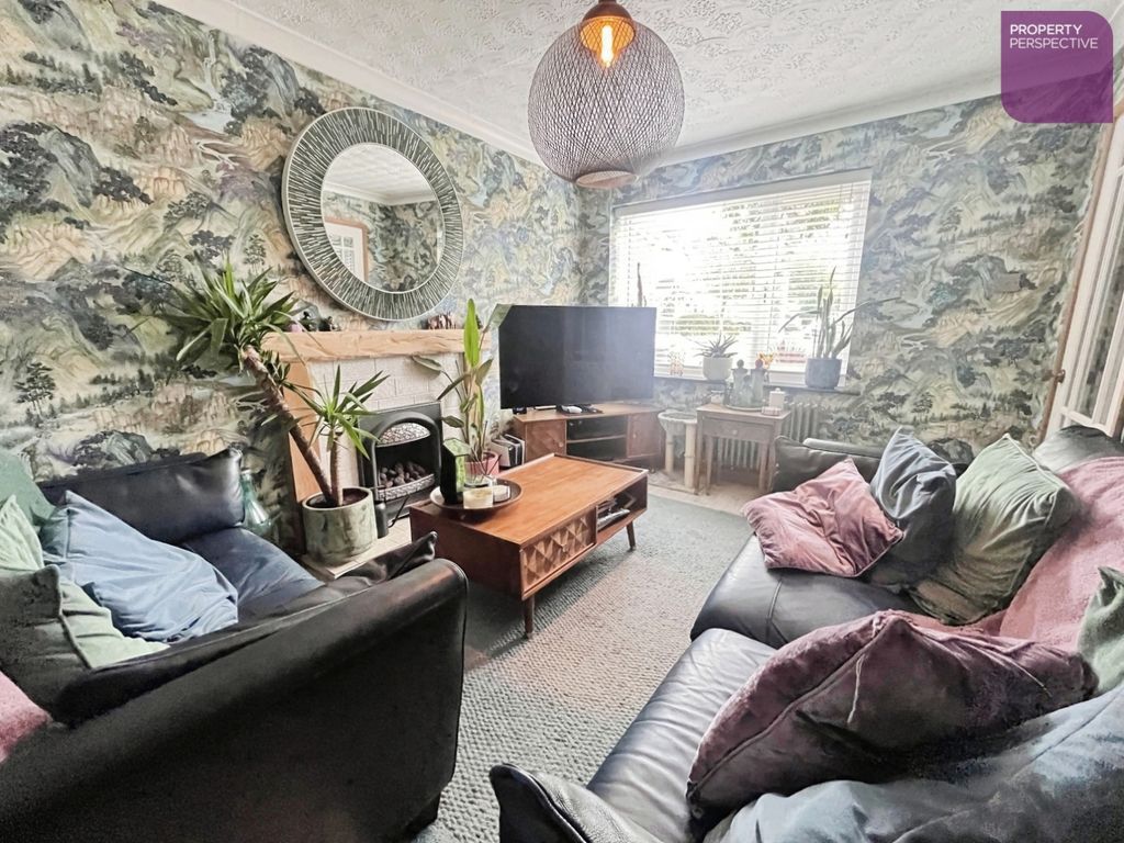 Property photo 3 of 11 Lounge