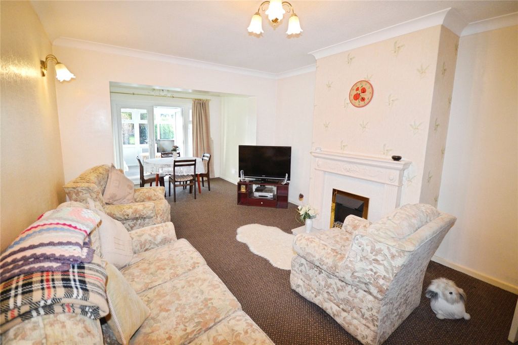 Property photo 3 of 16 Lounge