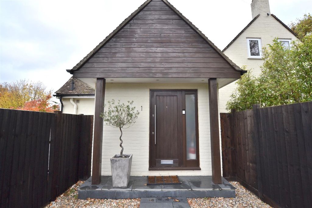 Property photo 2 of 32 Entrance.Jpg