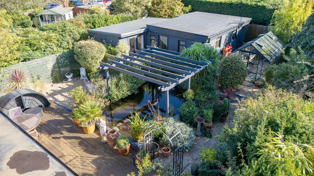 Property photo 2 of 52 4538784
