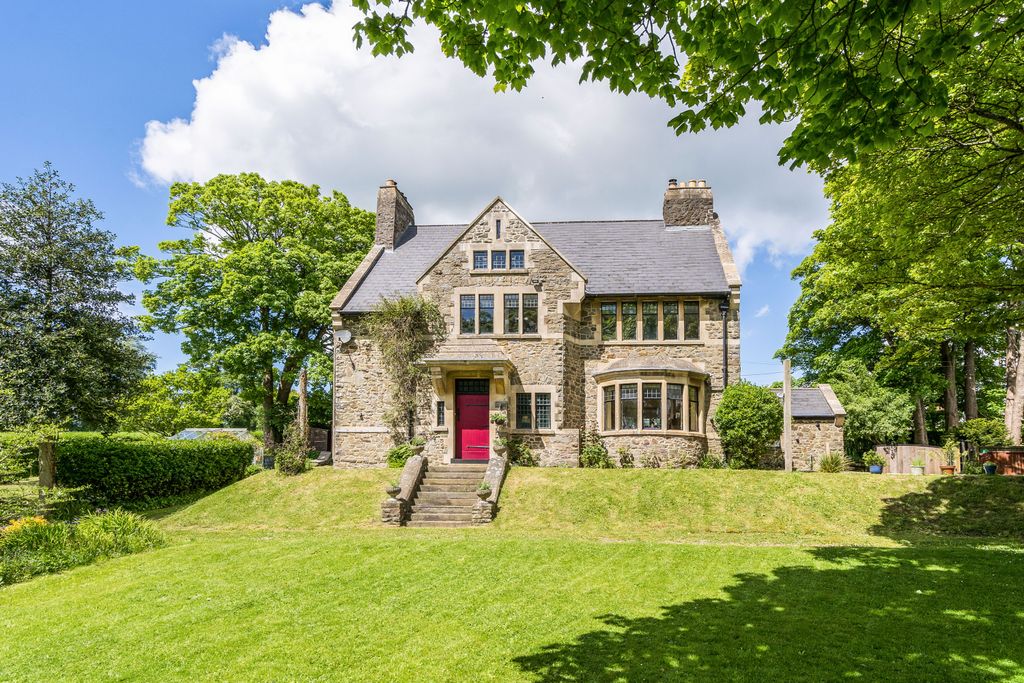 Property photo 1 of 20 Facade