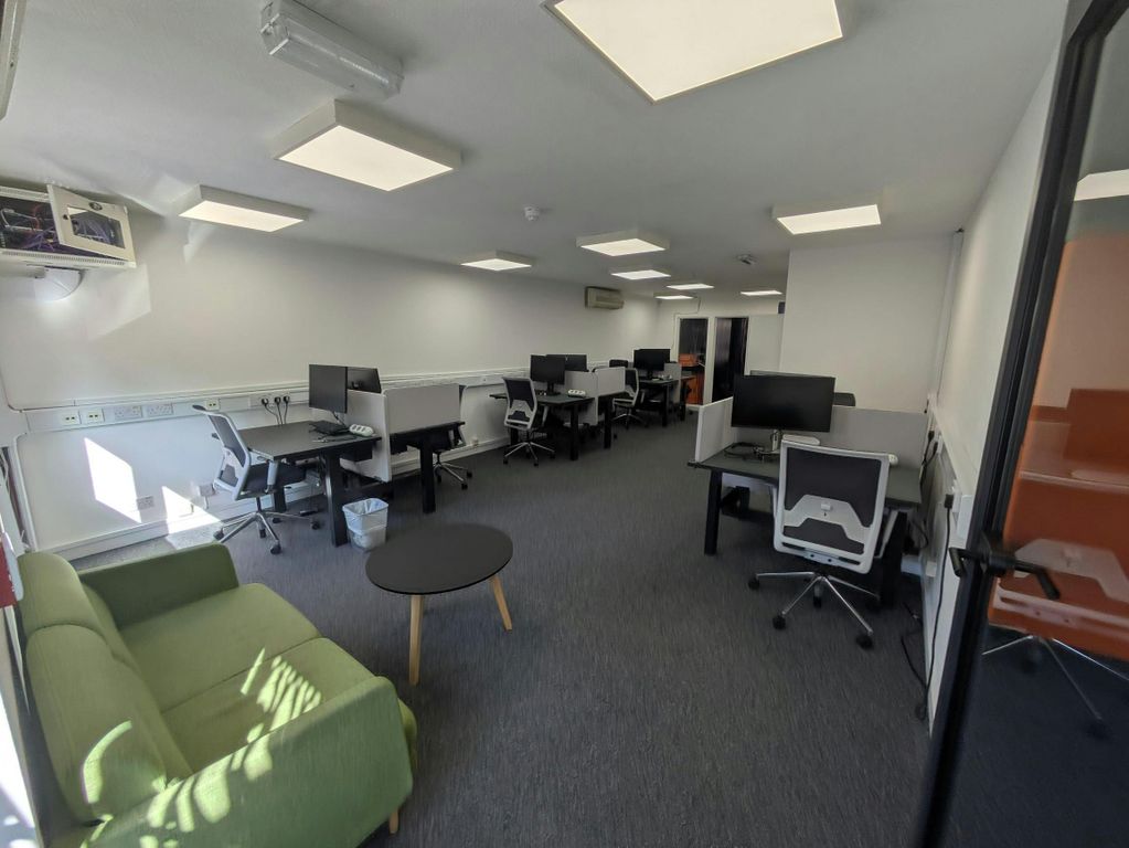 Property photo 2 of 7 1000034288.Jpg