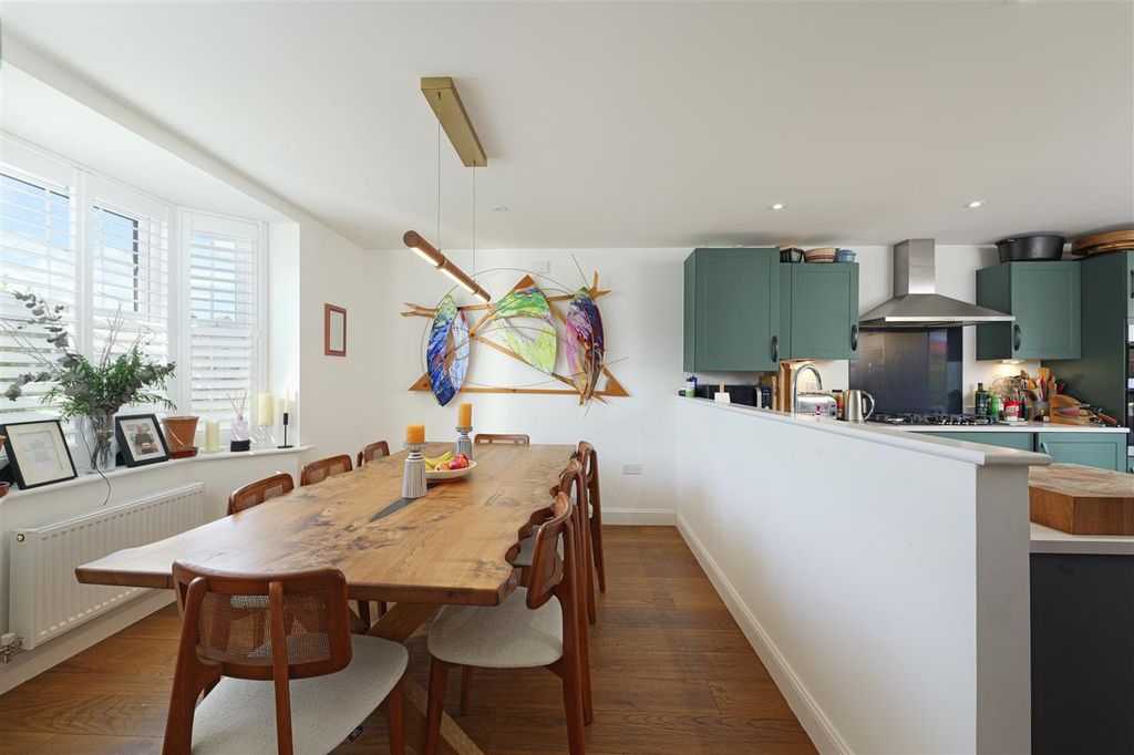 Property photo 3 of 33