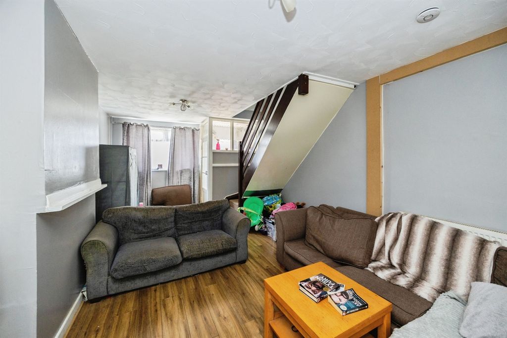 Property photo 2 of 12