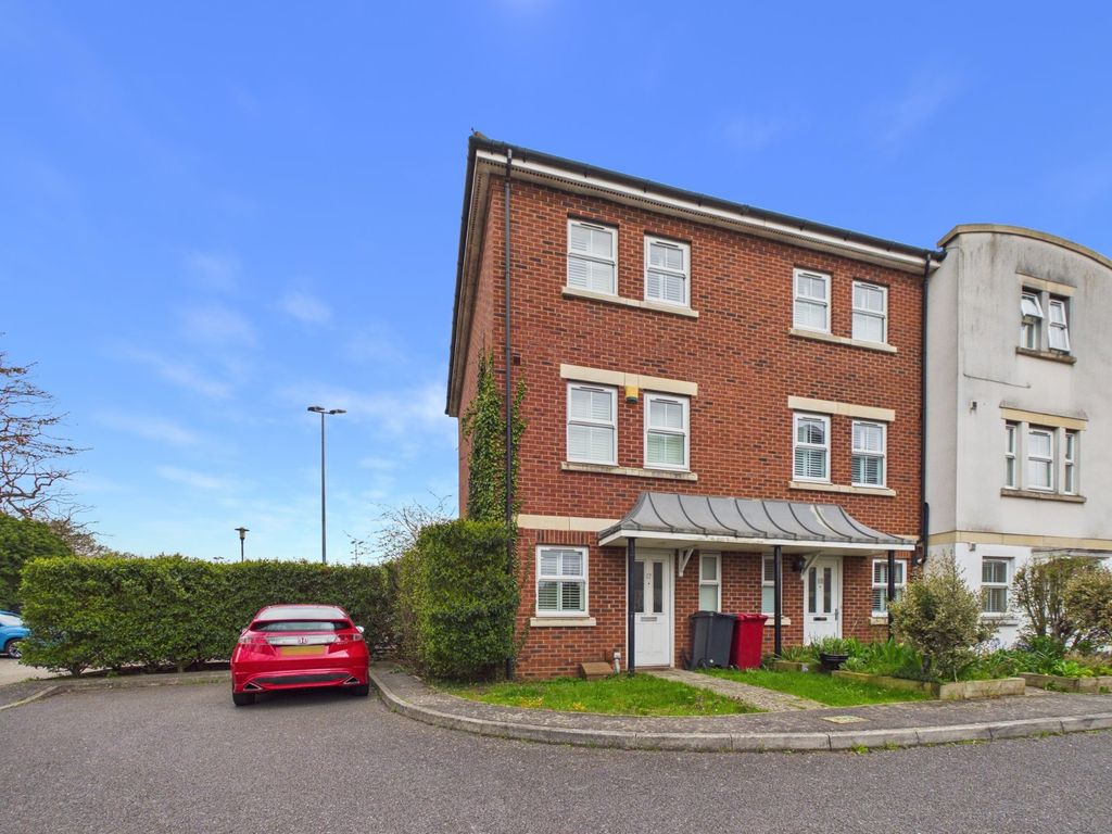 Property photo 1 of 11 Front