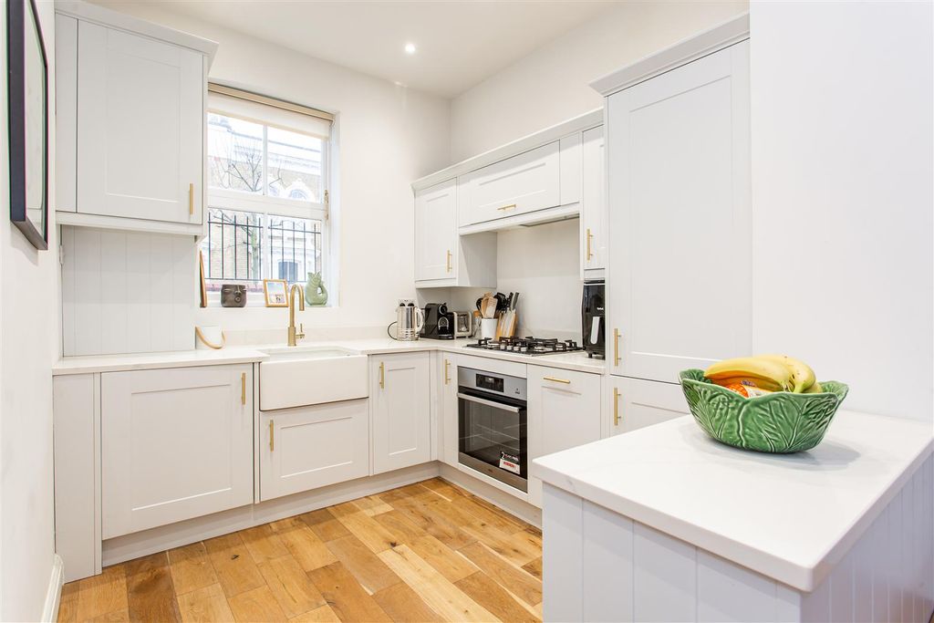 Property photo 2 of 11 Kitchen