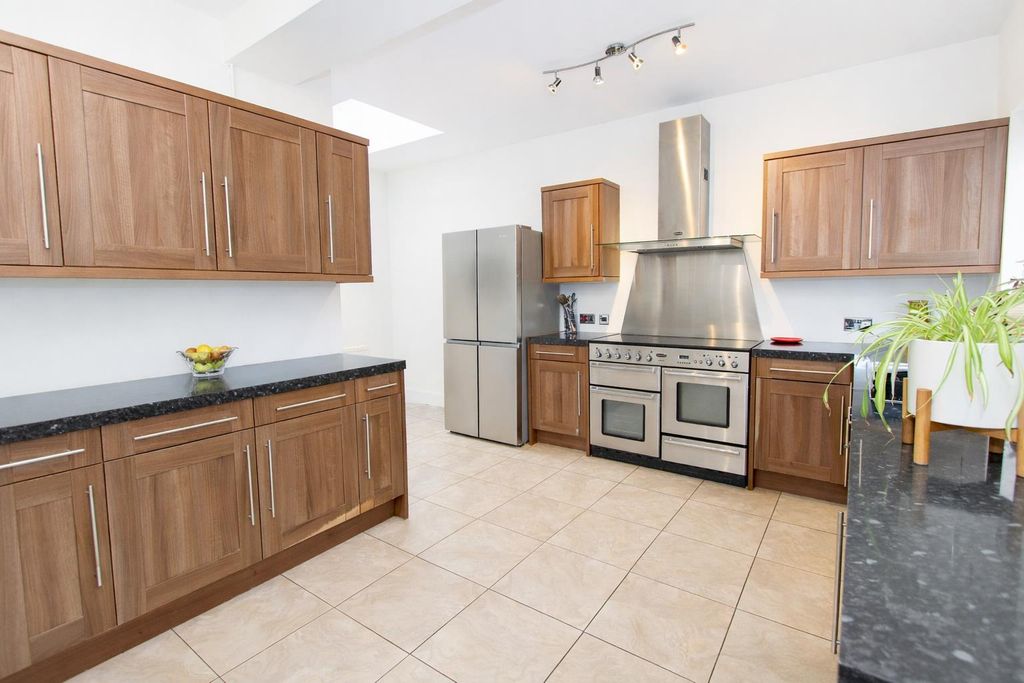 Property photo 3 of 28 Kit B.Jpg