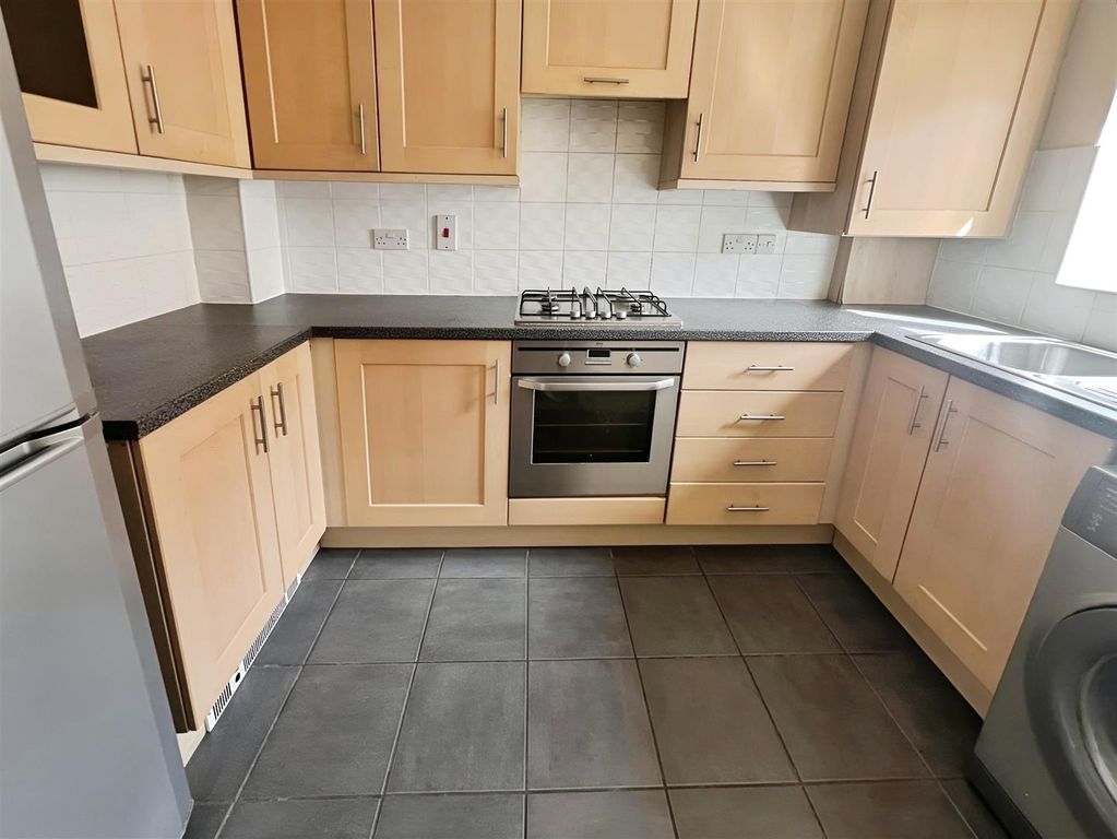 Property photo 2 of 10 Kitchen
