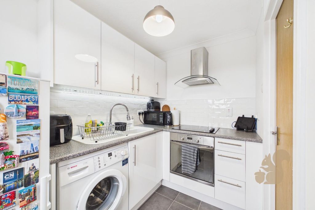 Property photo 3 of 17 Cam01659G0-Pr0785-Still012.Jpg