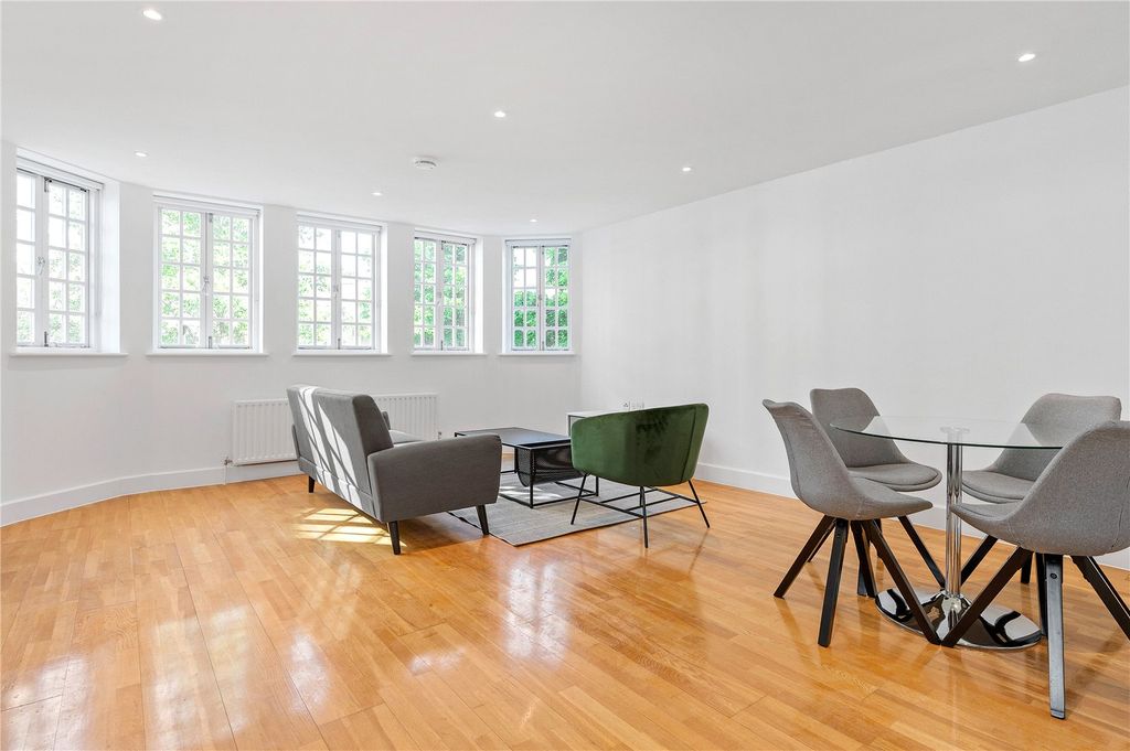 Property photo 1 of 10 Reception Diner