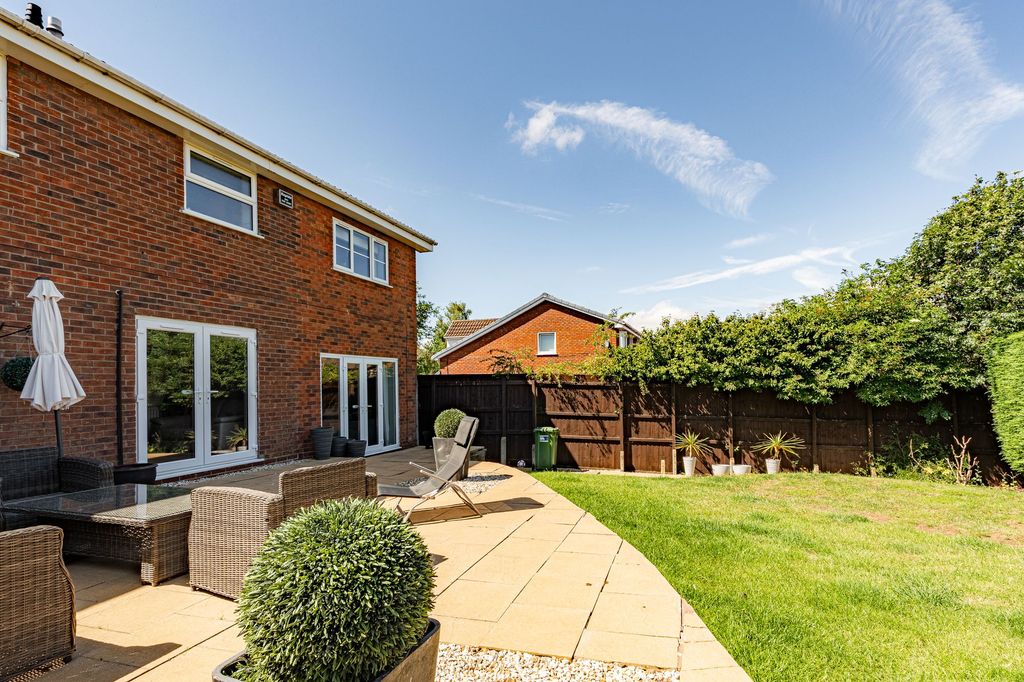 Property photo 2 of 37