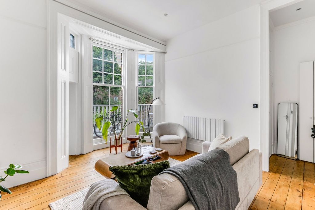 Property photo 3 of 8 Picture No. 11