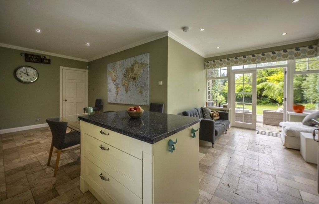 Property photo 3 of 12 Dining Area