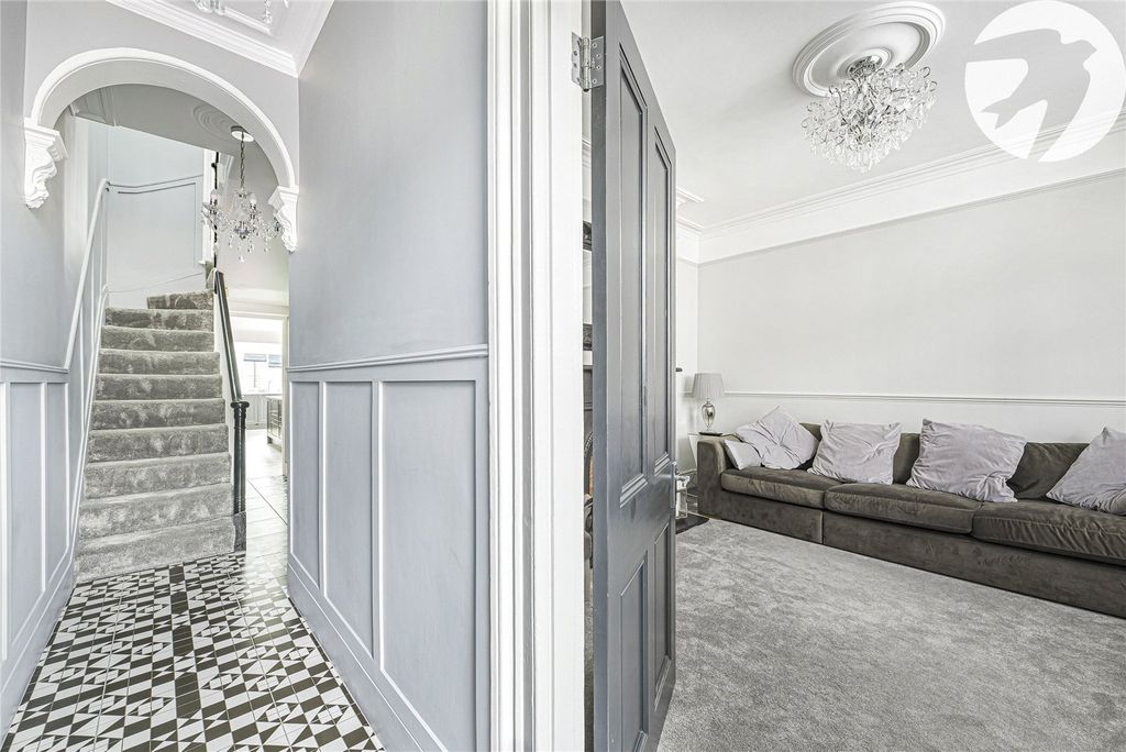 Property photo 2 of 32 Hallway