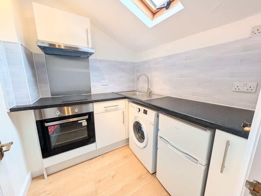 Property photo 2 of 11 Kitchen