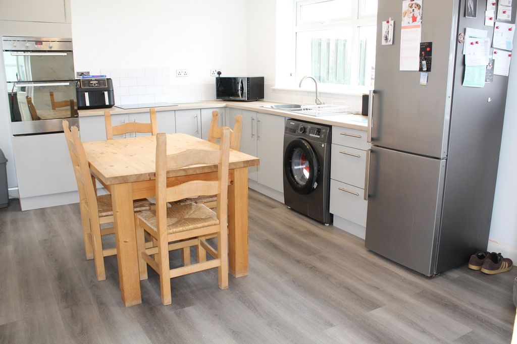 Property photo 3 of 10 Fitted  Dining Kitchen