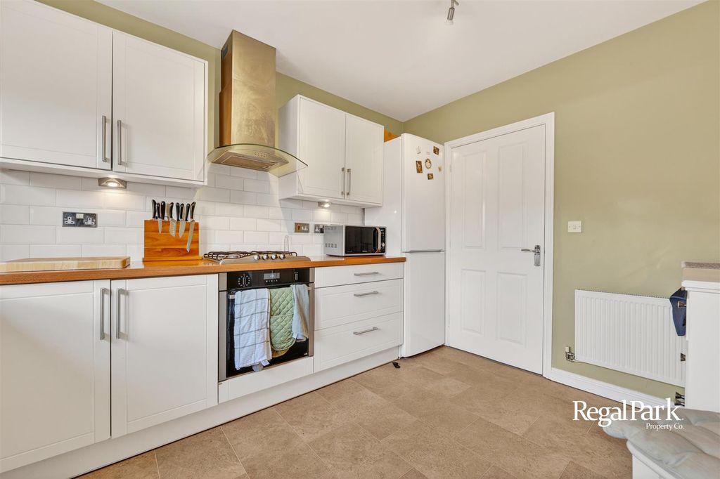Property photo 3 of 30 Kitchen