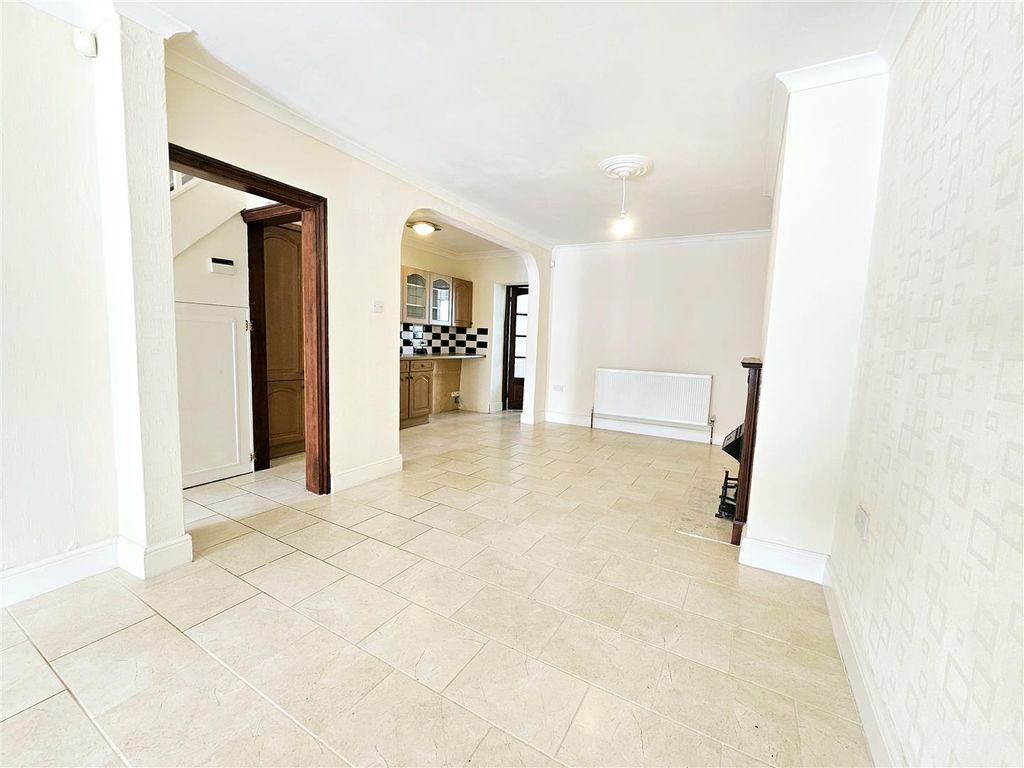 Property photo 2 of 14 Lounge