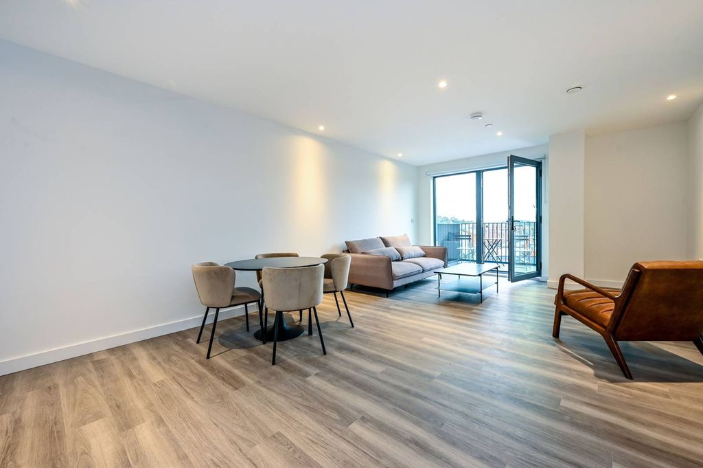 Property photo 2 of 21