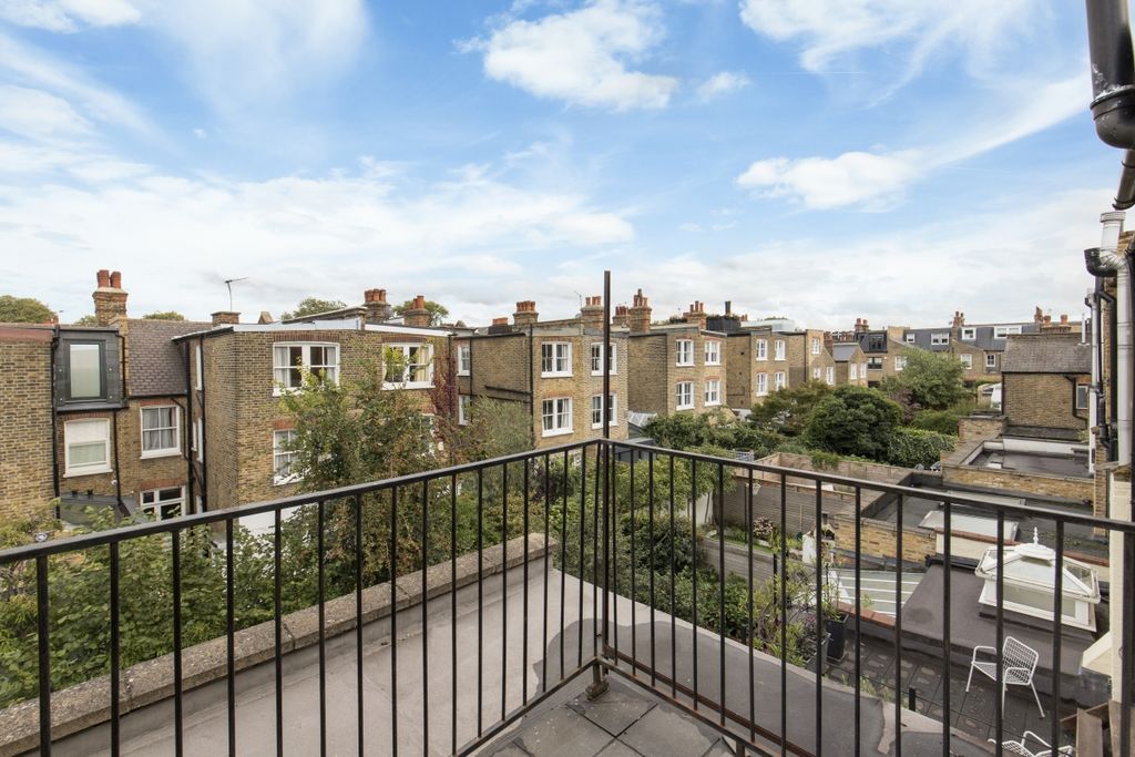 Property photo 3 of 13 Muncaster Road 7B...