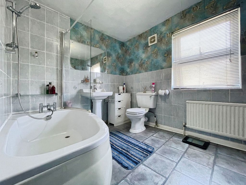 Property photo 3 of 5