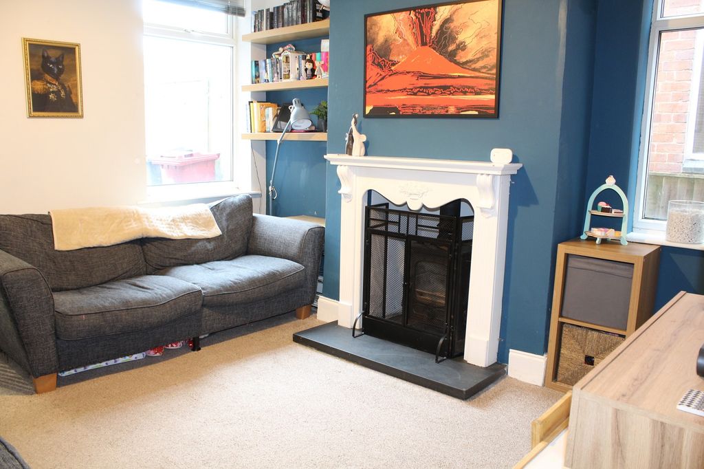 Property photo 3 of 9 Lounge