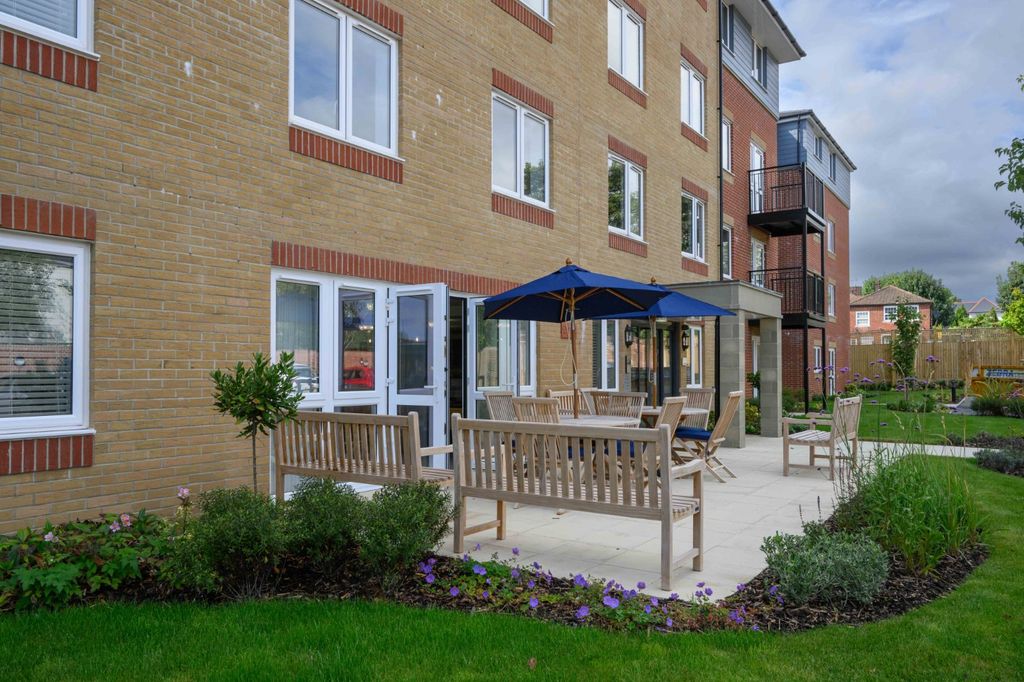 Additional image 7 of 1 bed flat for saleTrinity Street, Fareham, Hampshire PO16
