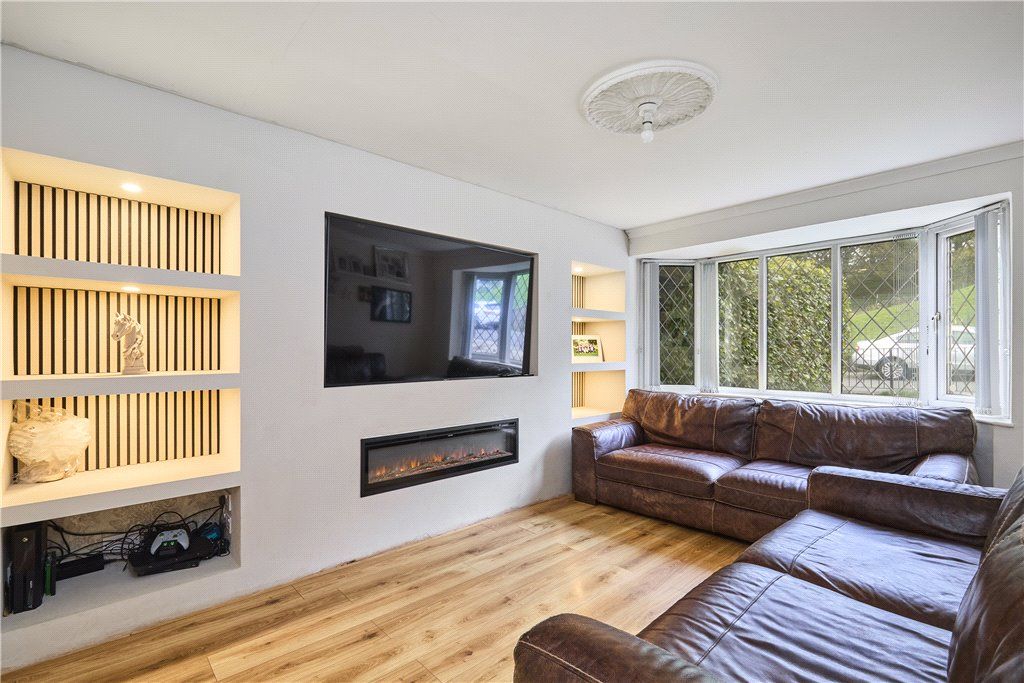 Property photo 2 of 16 Living Room