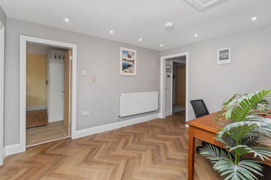 Property photo 3 of 36