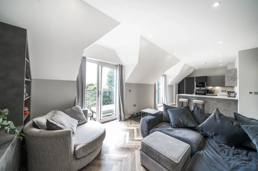 Property photo 2 of 17