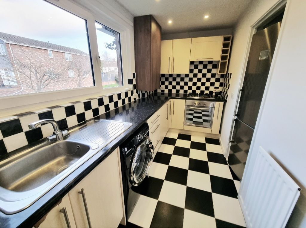 Property photo 1 of 9 Kitchen