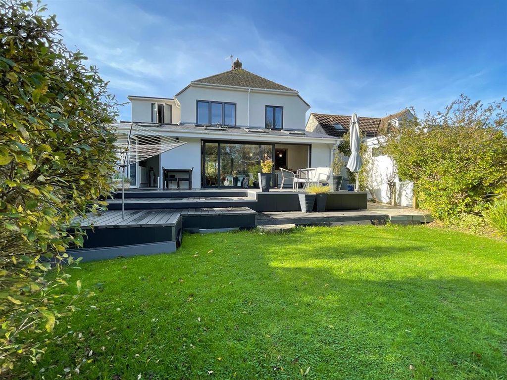 Property photo 3 of 33