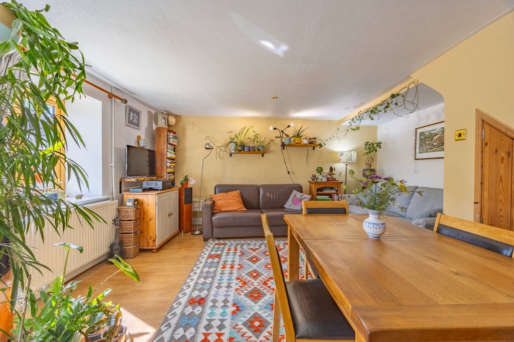 Property photo 3 of 39
