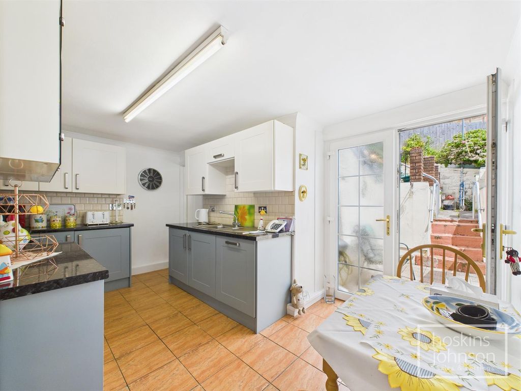 Property photo 3 of 24 Kitchen